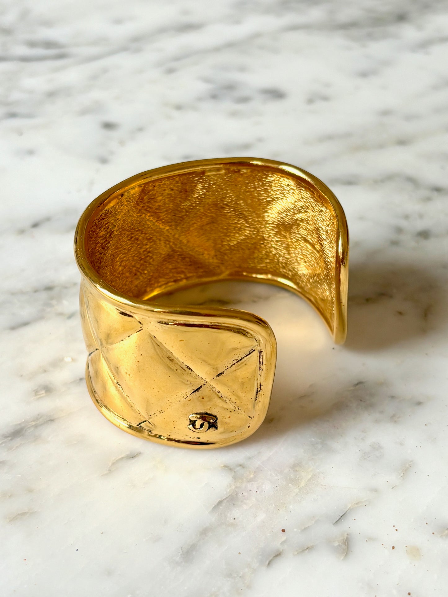 CHANEL Bracelet manchette circa 1980