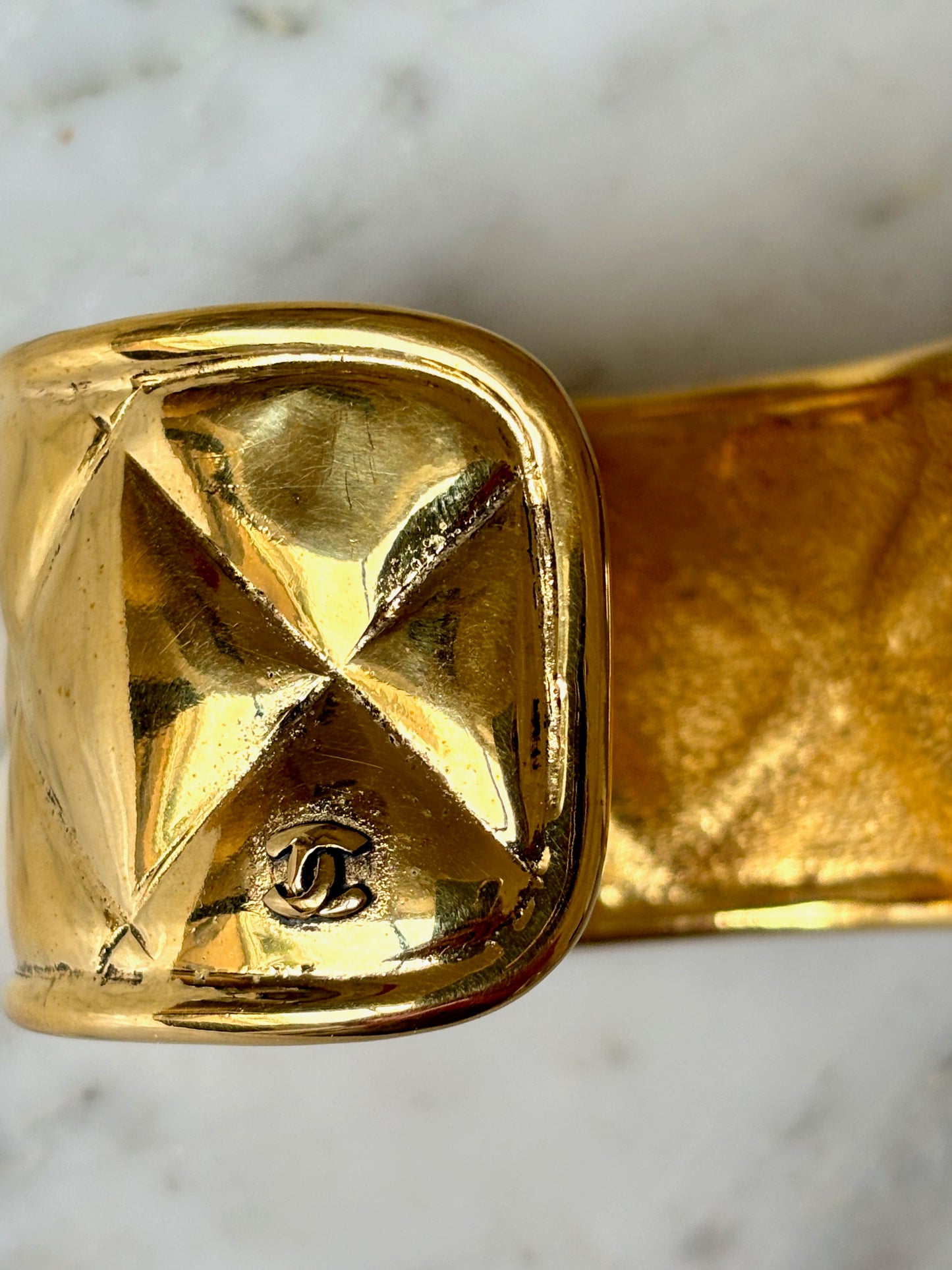 CHANEL Bracelet manchette circa 1980