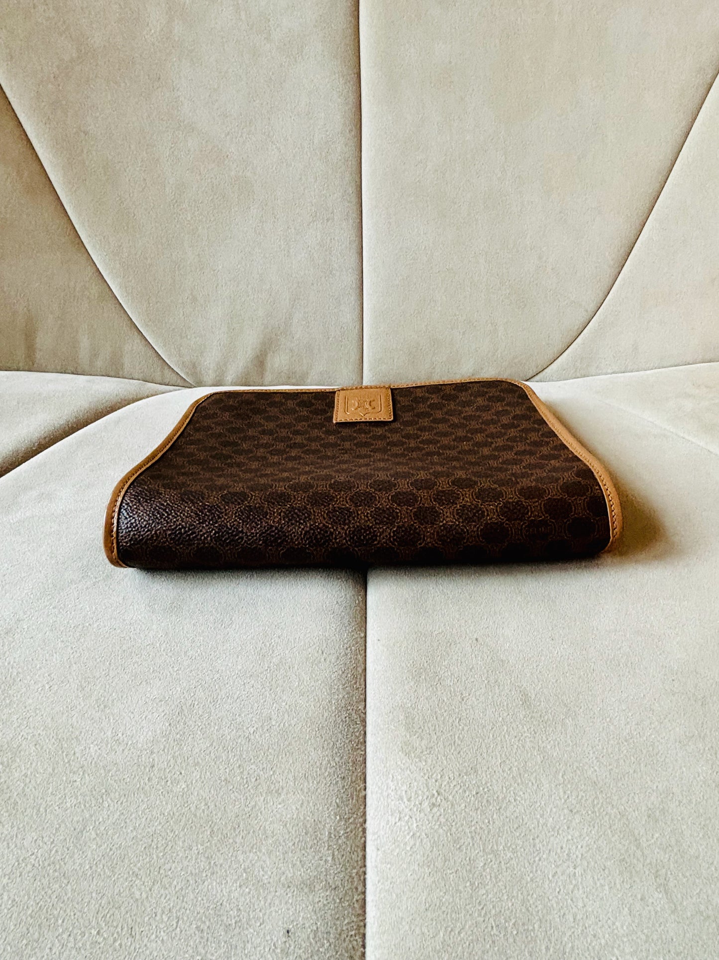 CÉLINE Pochette Triomphe