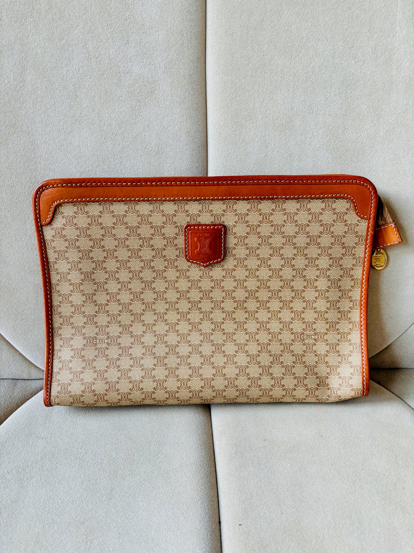 CÉLINE Pochette Triomphe