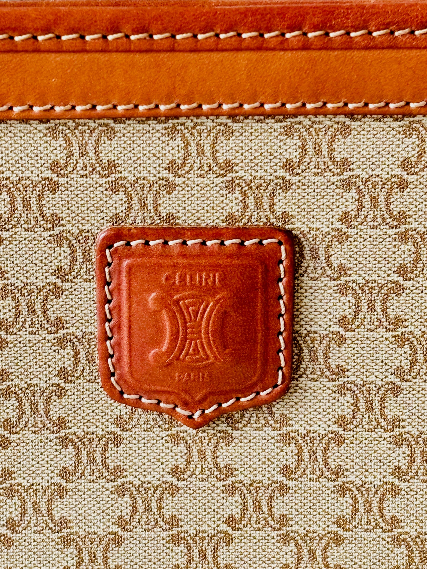CÉLINE Pochette Triomphe