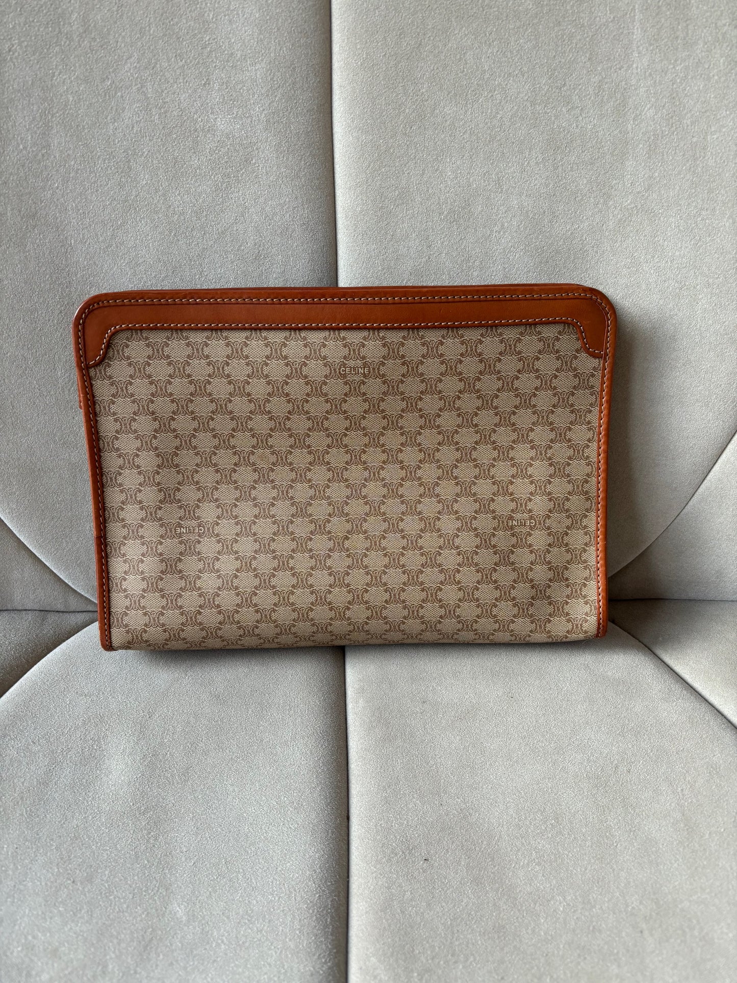 CÉLINE Pochette Triomphe