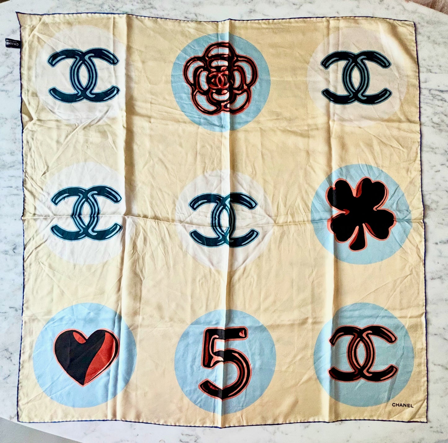 CHANEL Foulard en soie