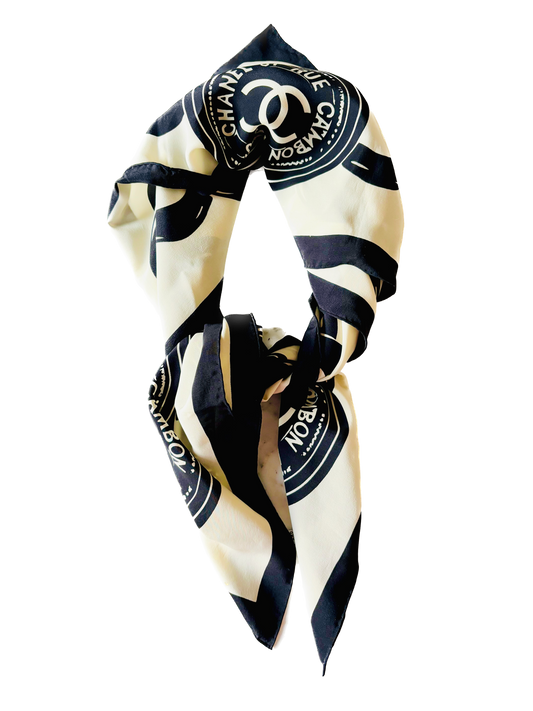 CHANEL Foulard en soie