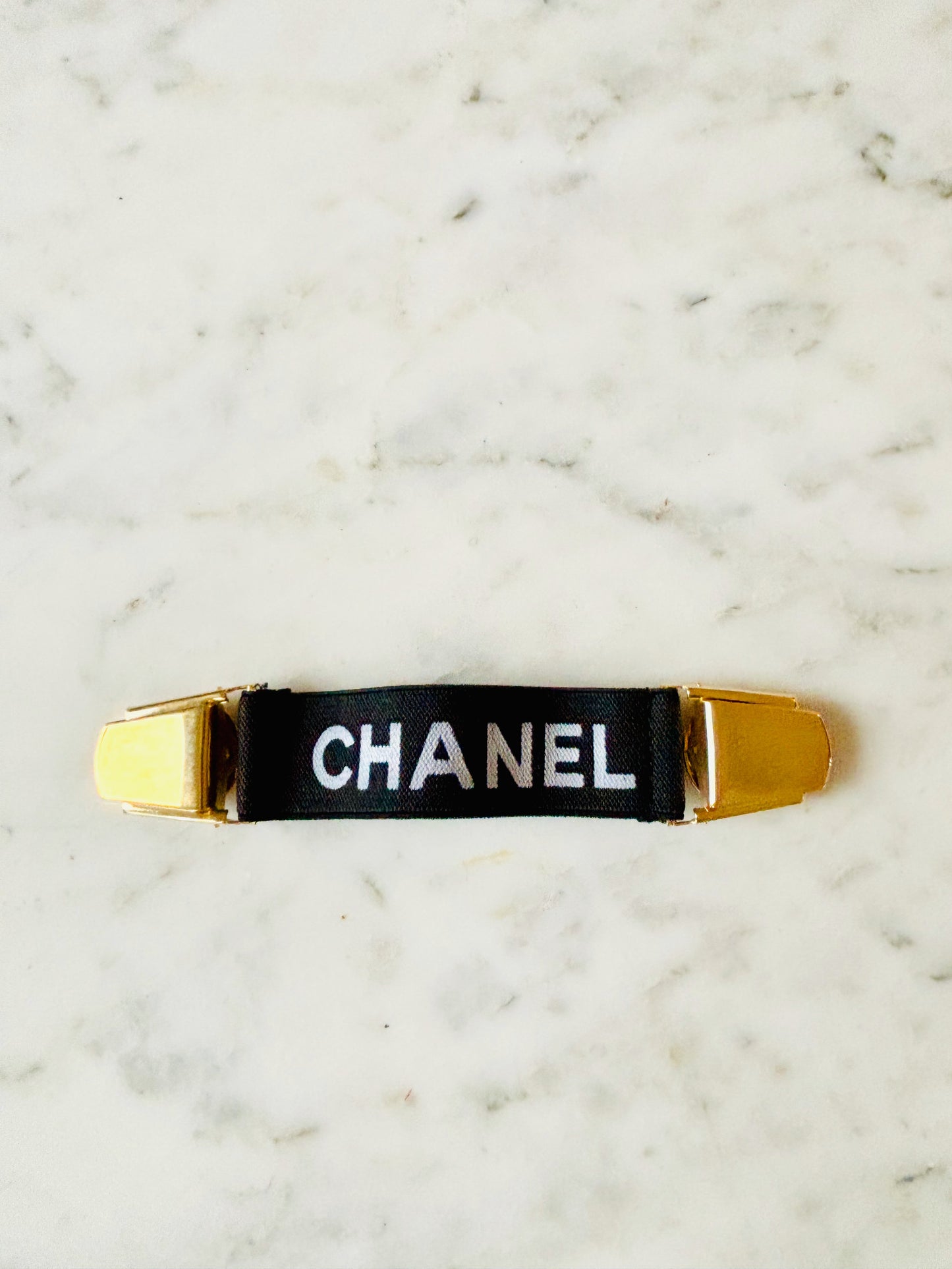 CHANEL Pince de veste