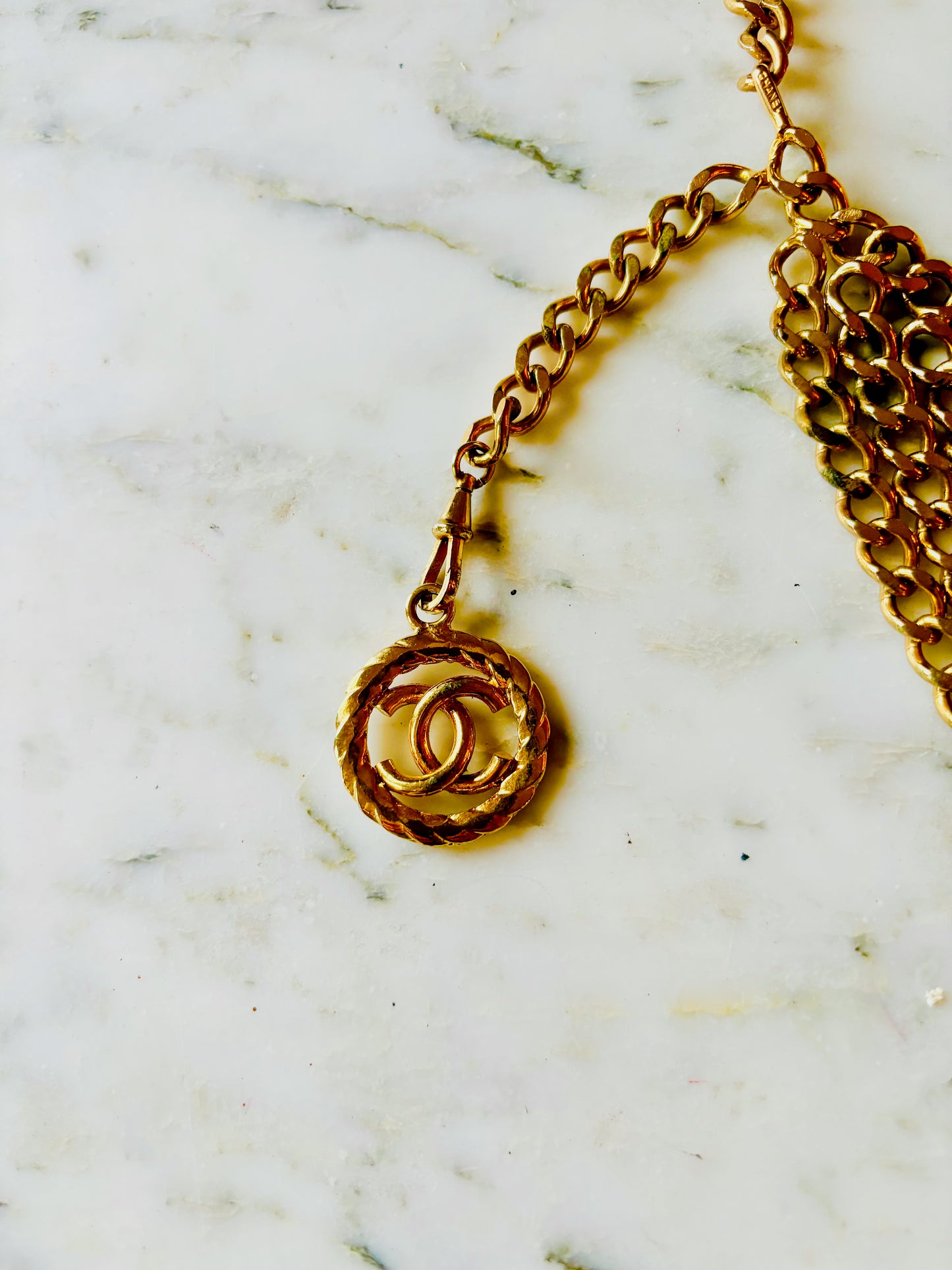 CHANEL Ceinture triple chaîne