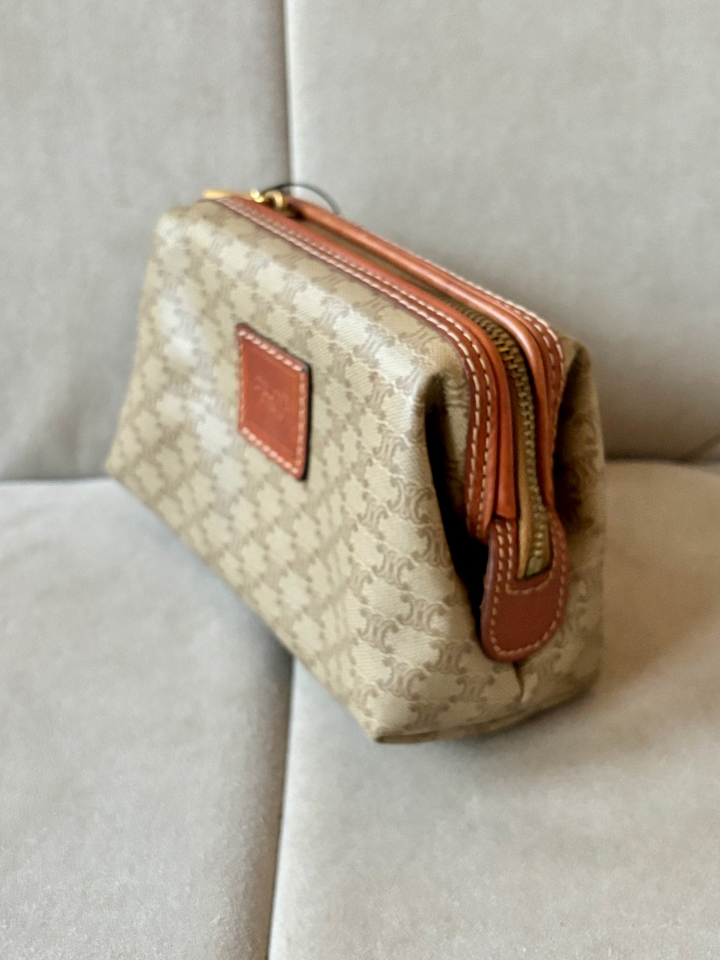 CÉLINE Pochette Triomphe