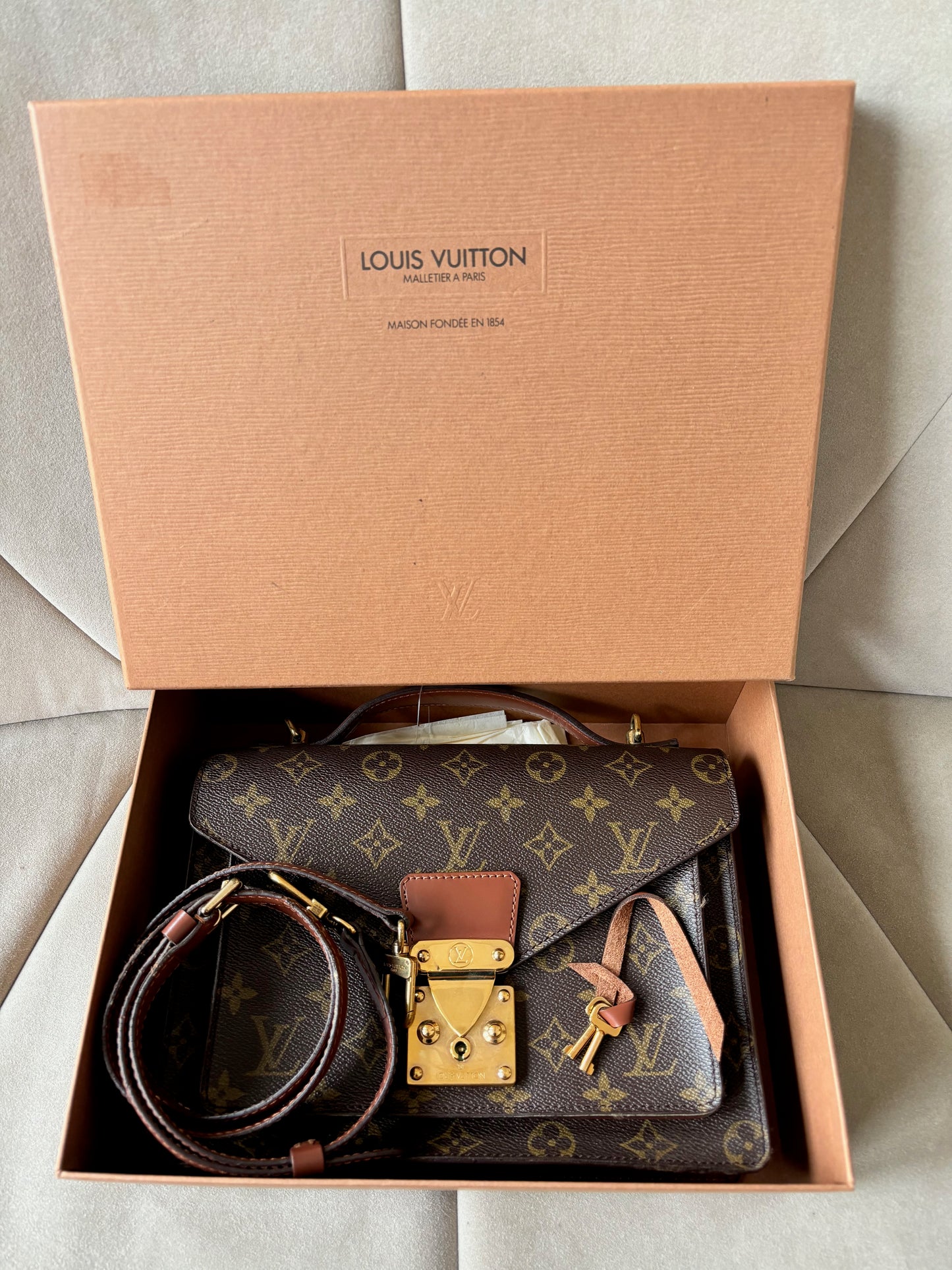 LOUIS VUITTON Sac Monceau