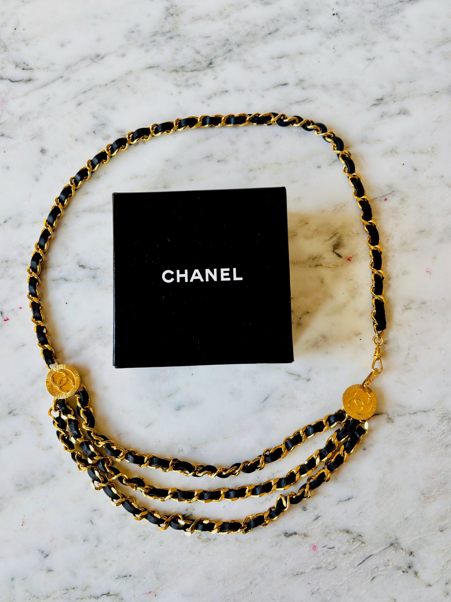 CHANEL Ceinture multi-rangs 1984