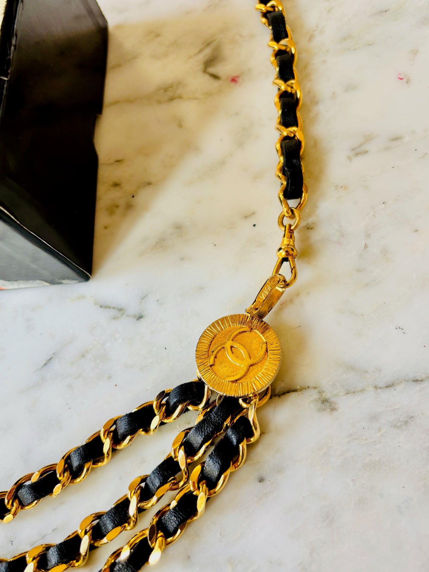 CHANEL Ceinture multi-rangs 1984