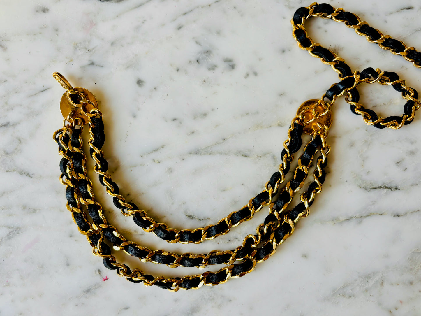 CHANEL Ceinture multi-rangs 1984