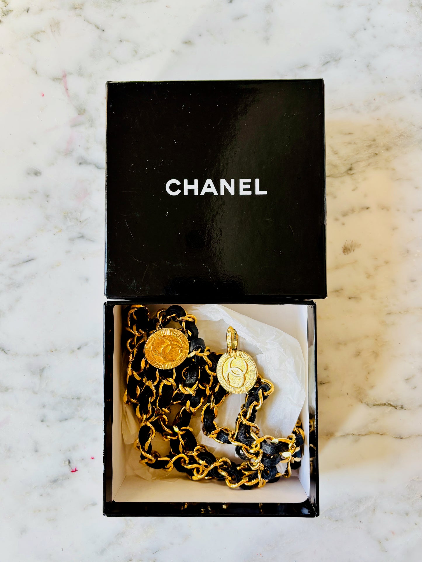 CHANEL Ceinture multi-rangs 1984