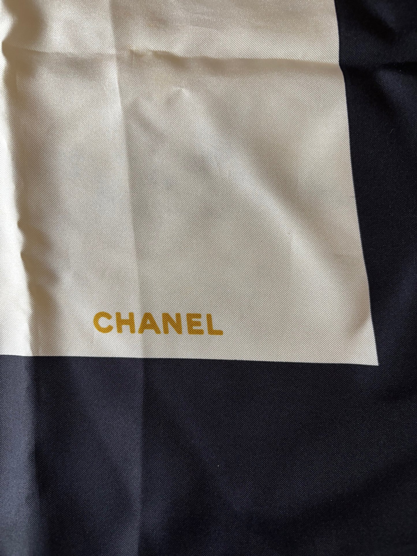 CHANEL Carré soie