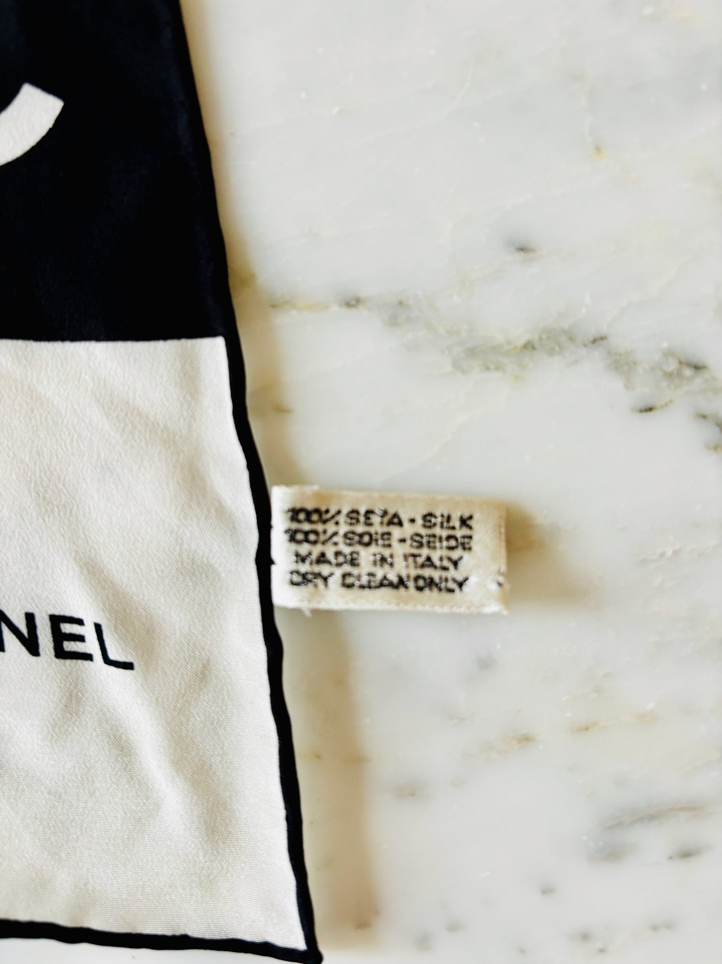 CHANEL Foulard en soie