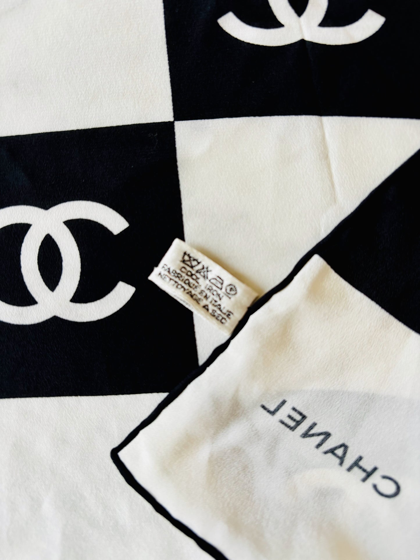 CHANEL Foulard en soie