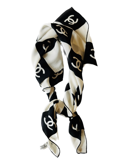 CHANEL Foulard en soie