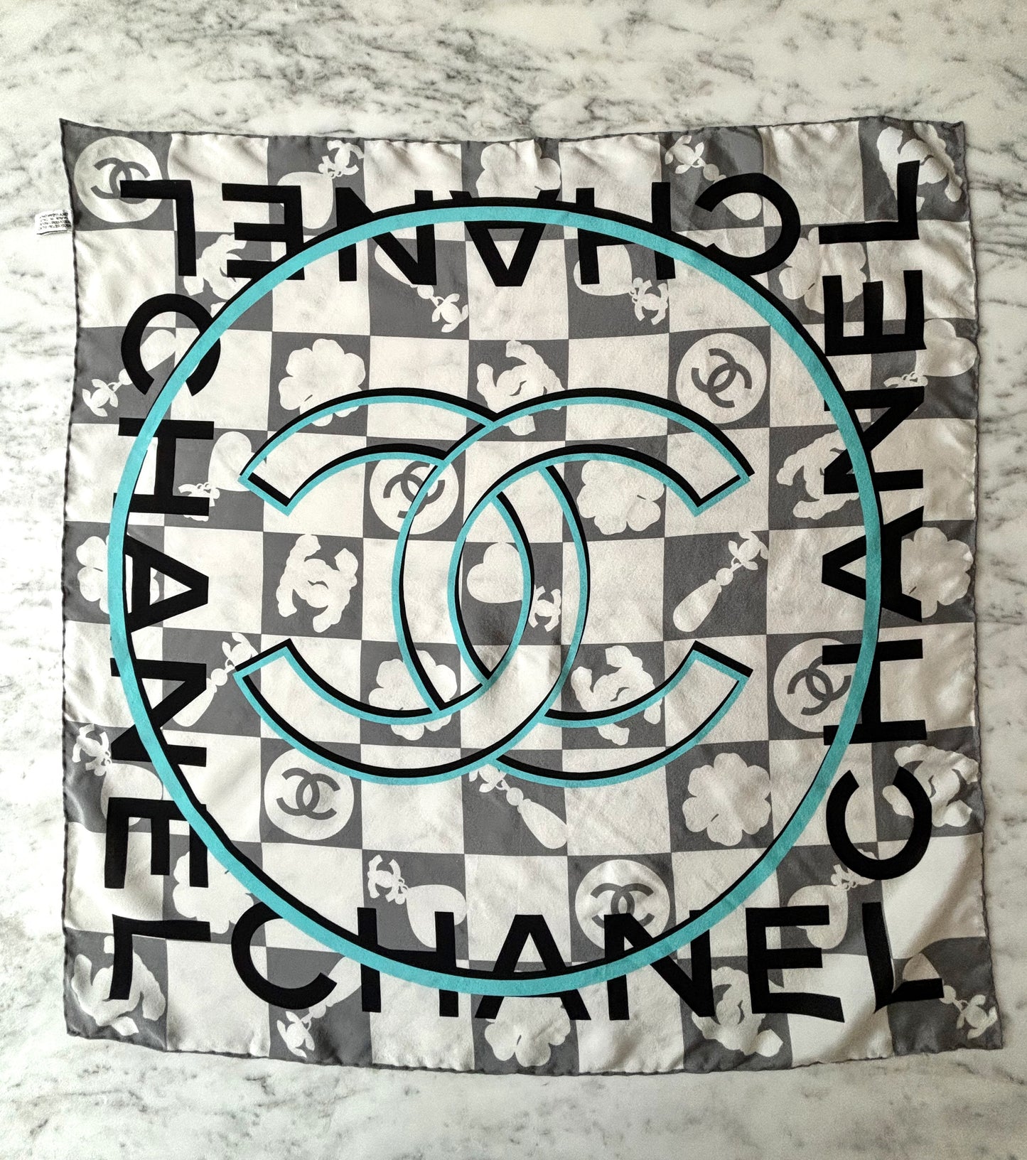 CHANEL Foulard en soie