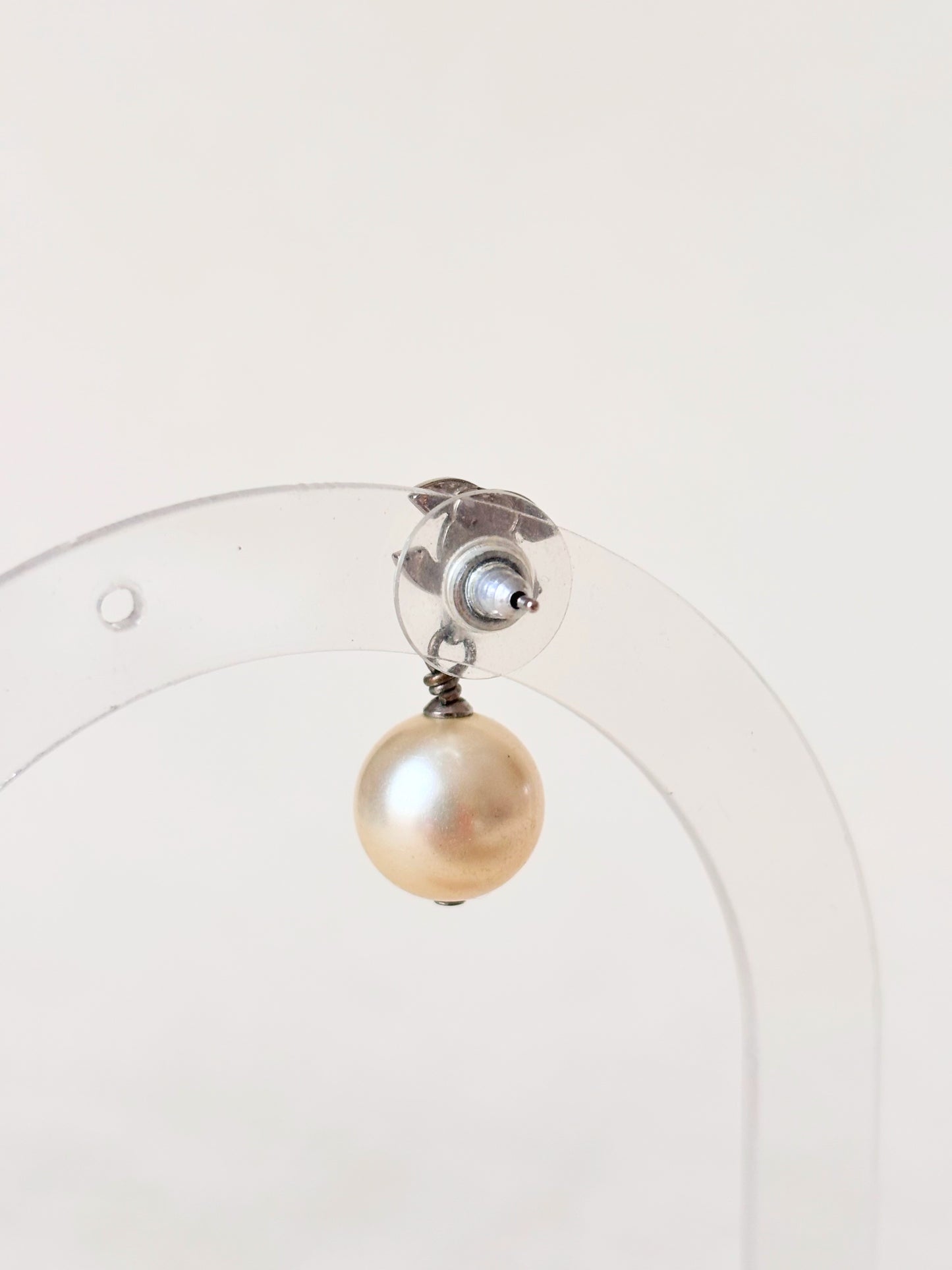 CHANEL Boucle d'oreille solitaire