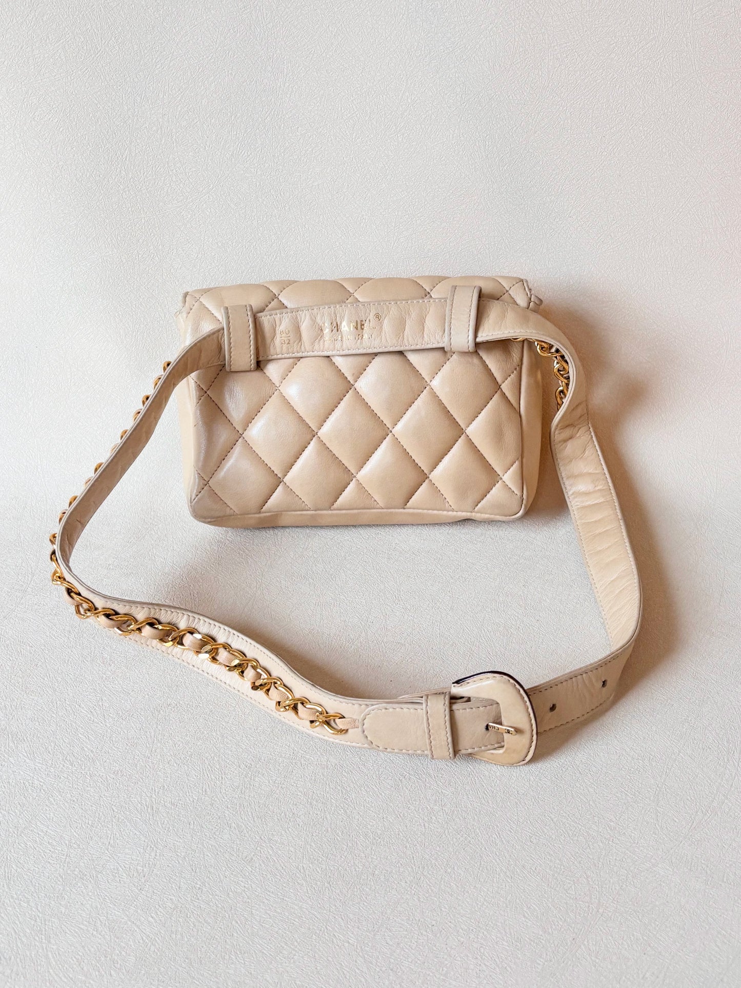 CHANEL Sac banane matelassé