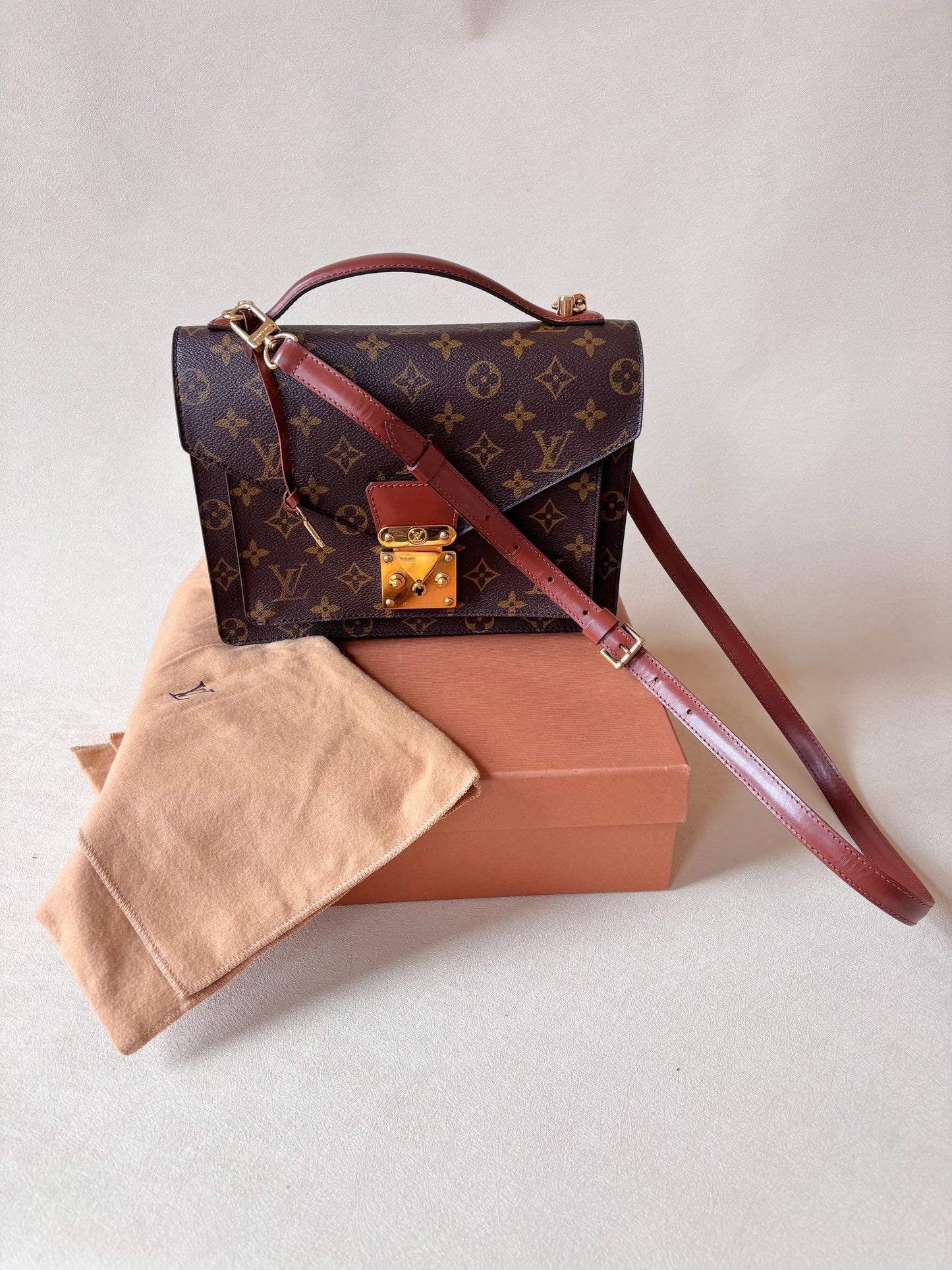 LOUIS VUITTON Sac Monceau