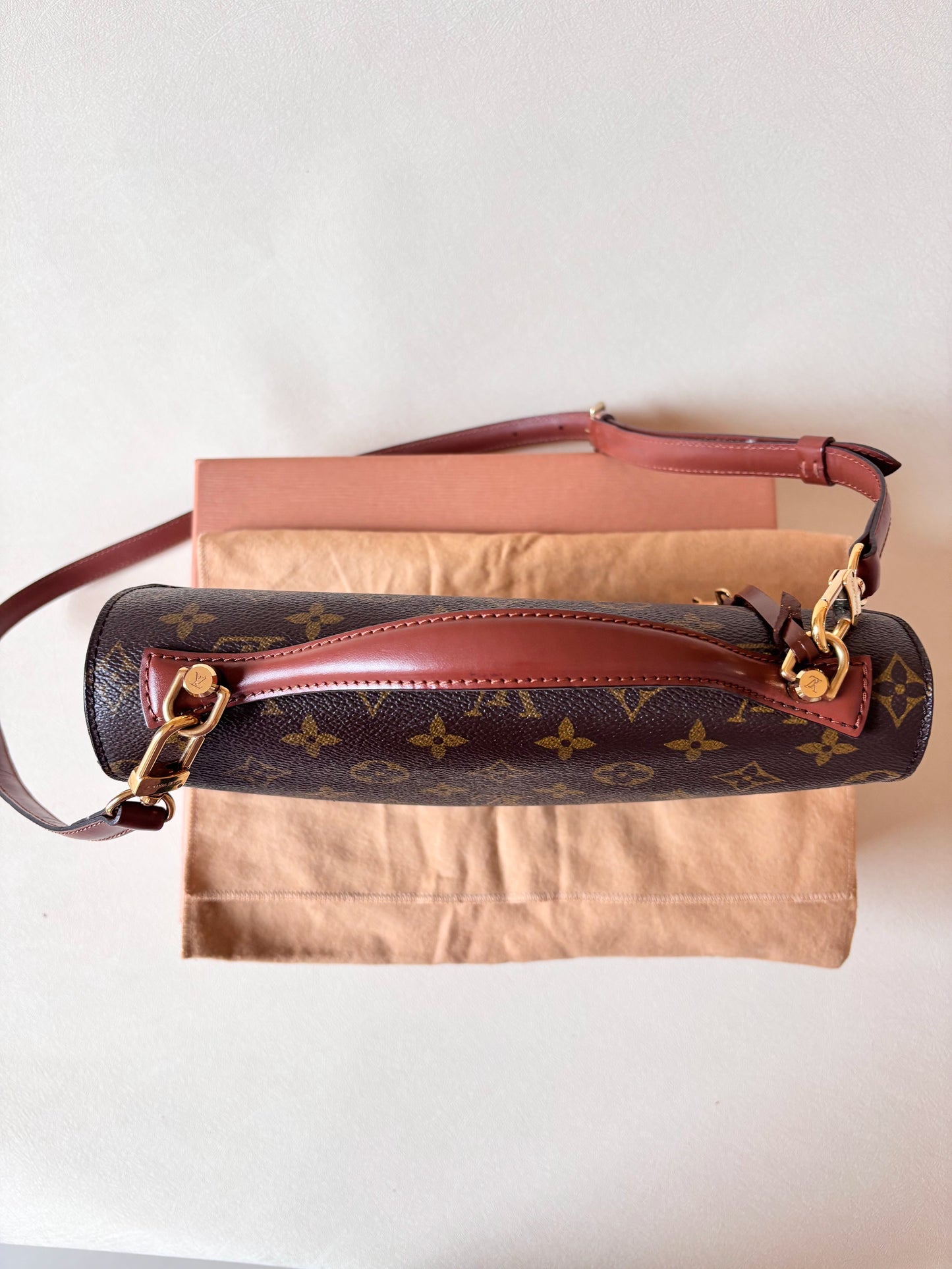 LOUIS VUITTON Sac Monceau