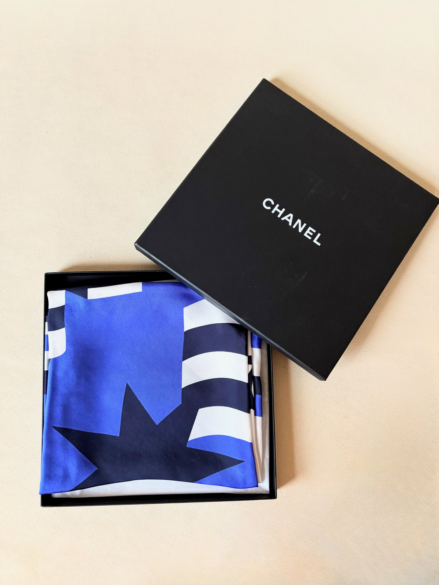 CHANEL Foulard en soie