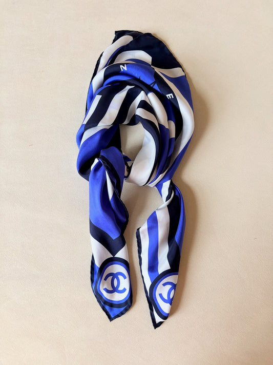 CHANEL Foulard en soie