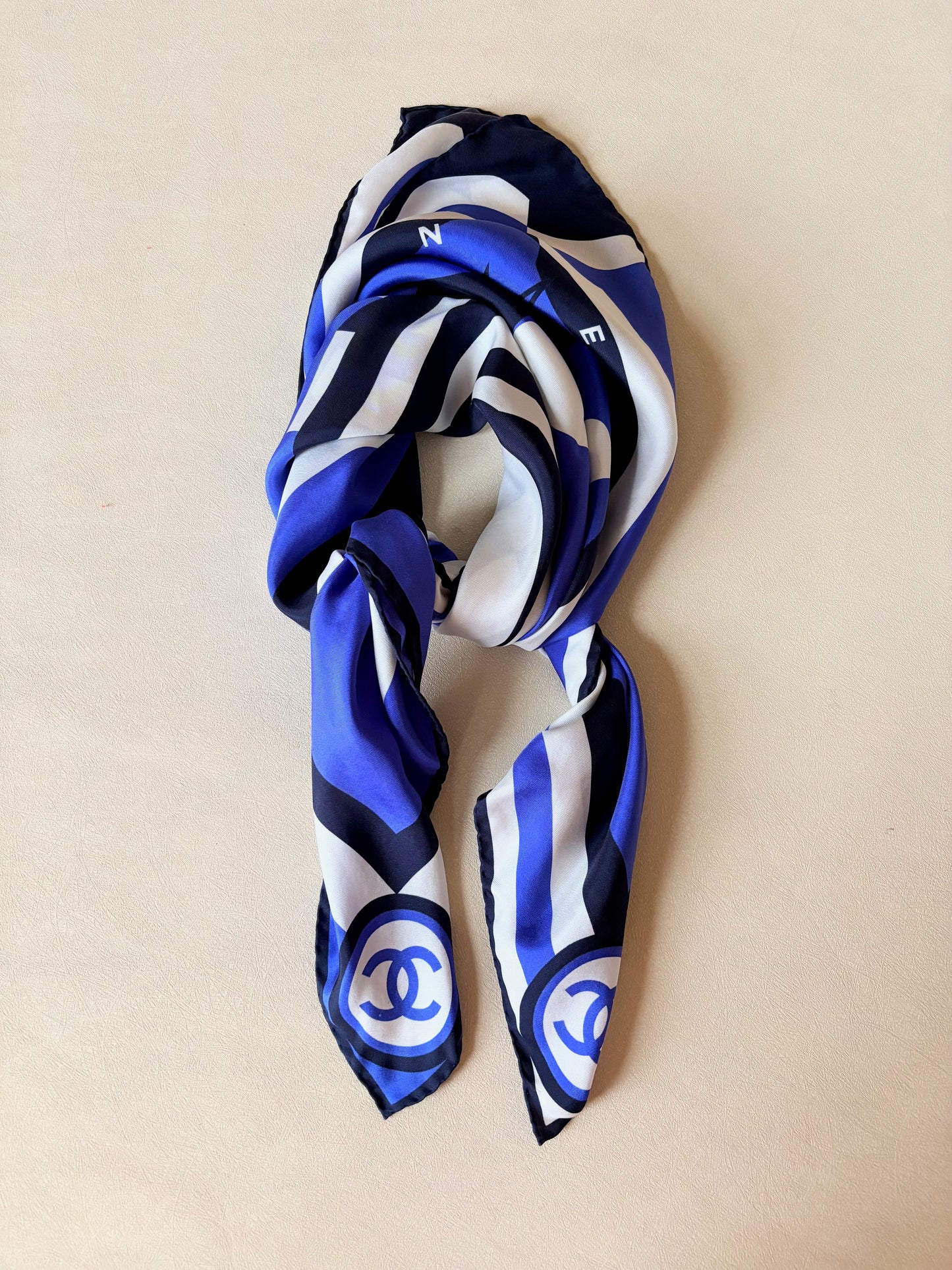 CHANEL Foulard en soie