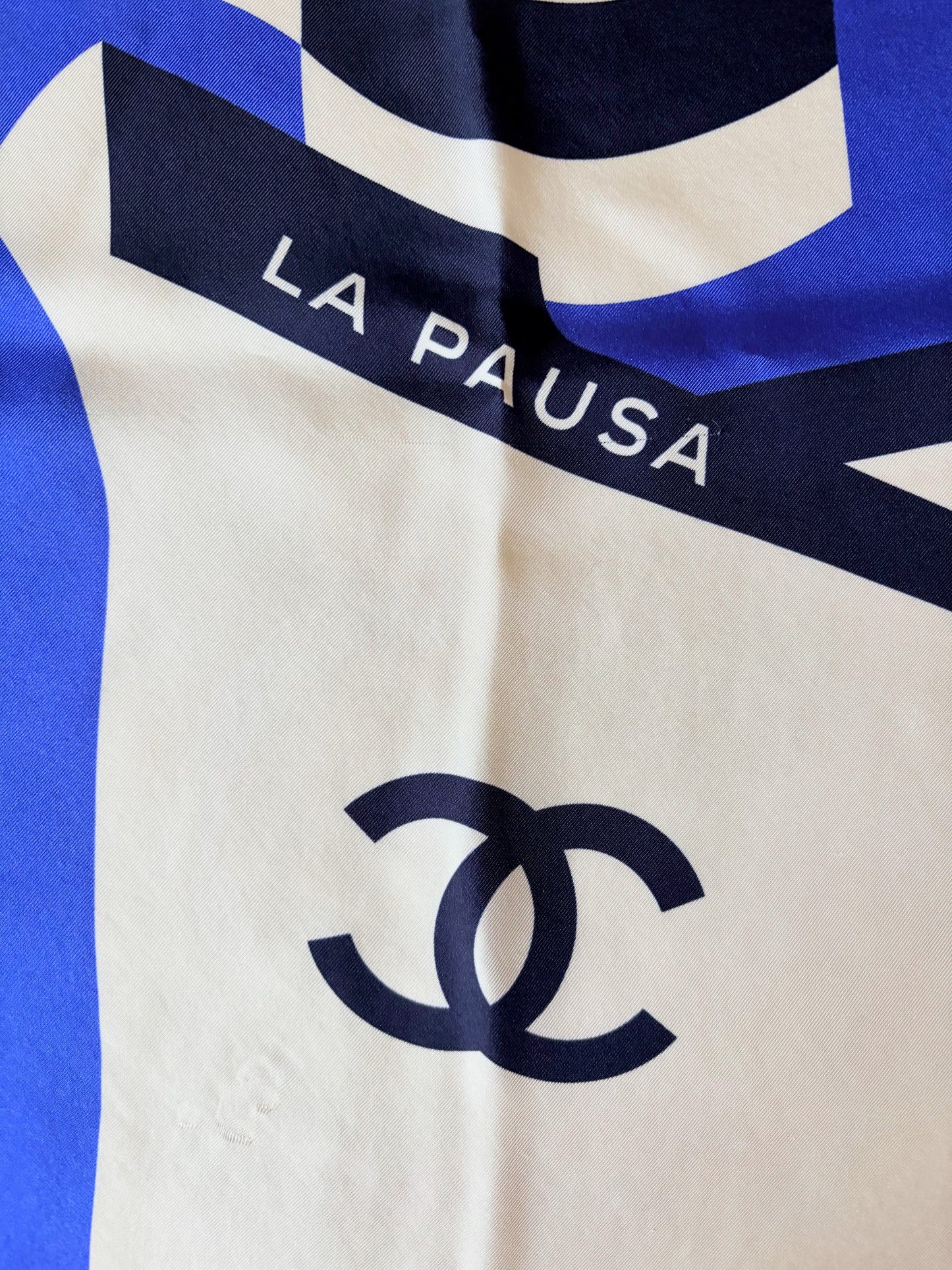CHANEL Foulard en soie