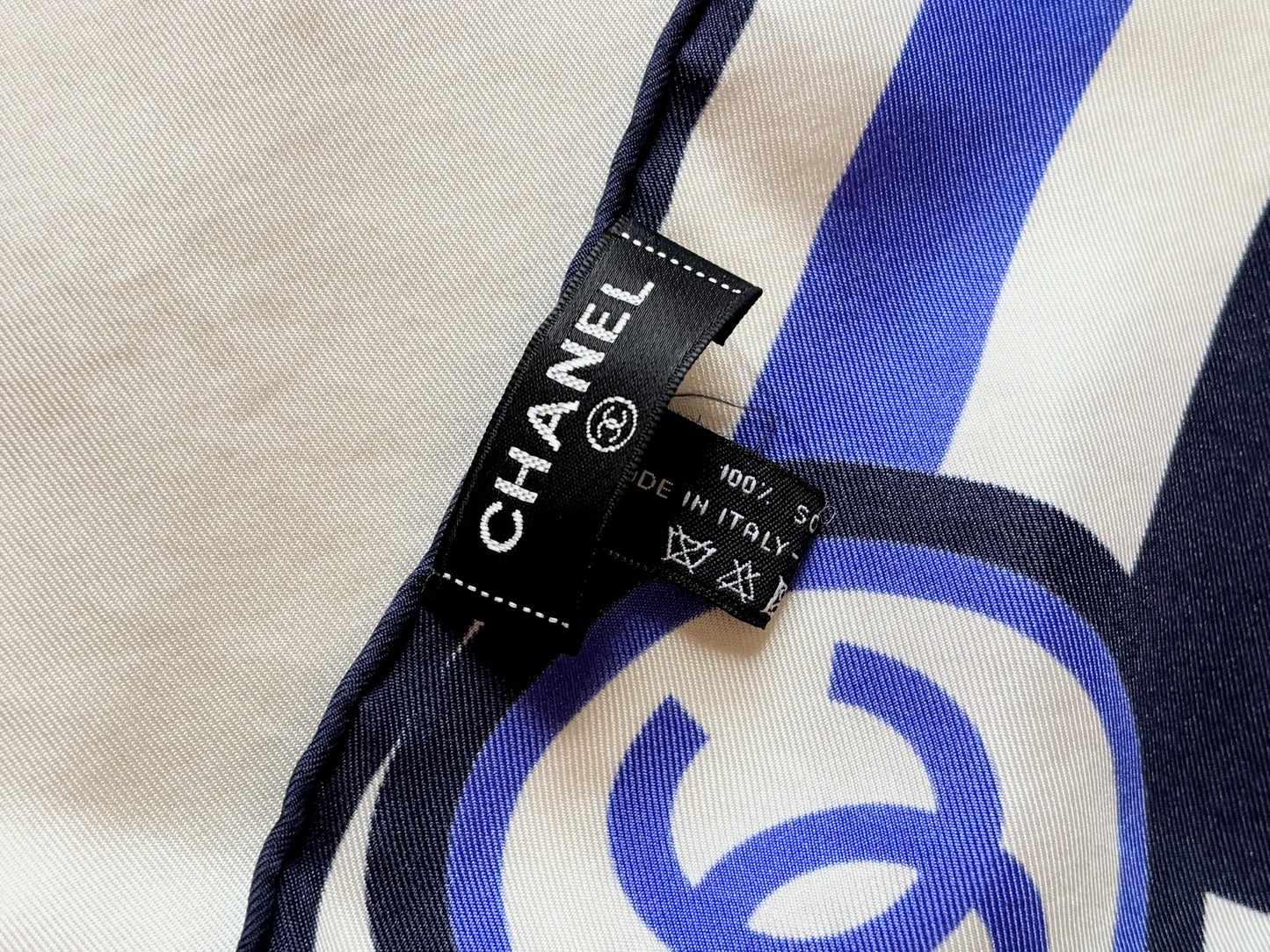CHANEL Foulard en soie