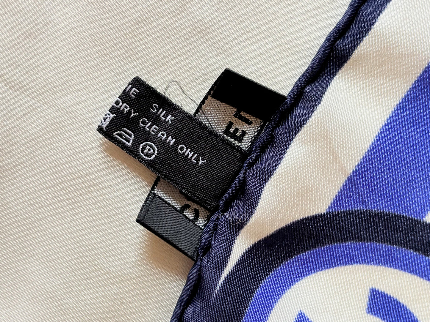 CHANEL Foulard en soie
