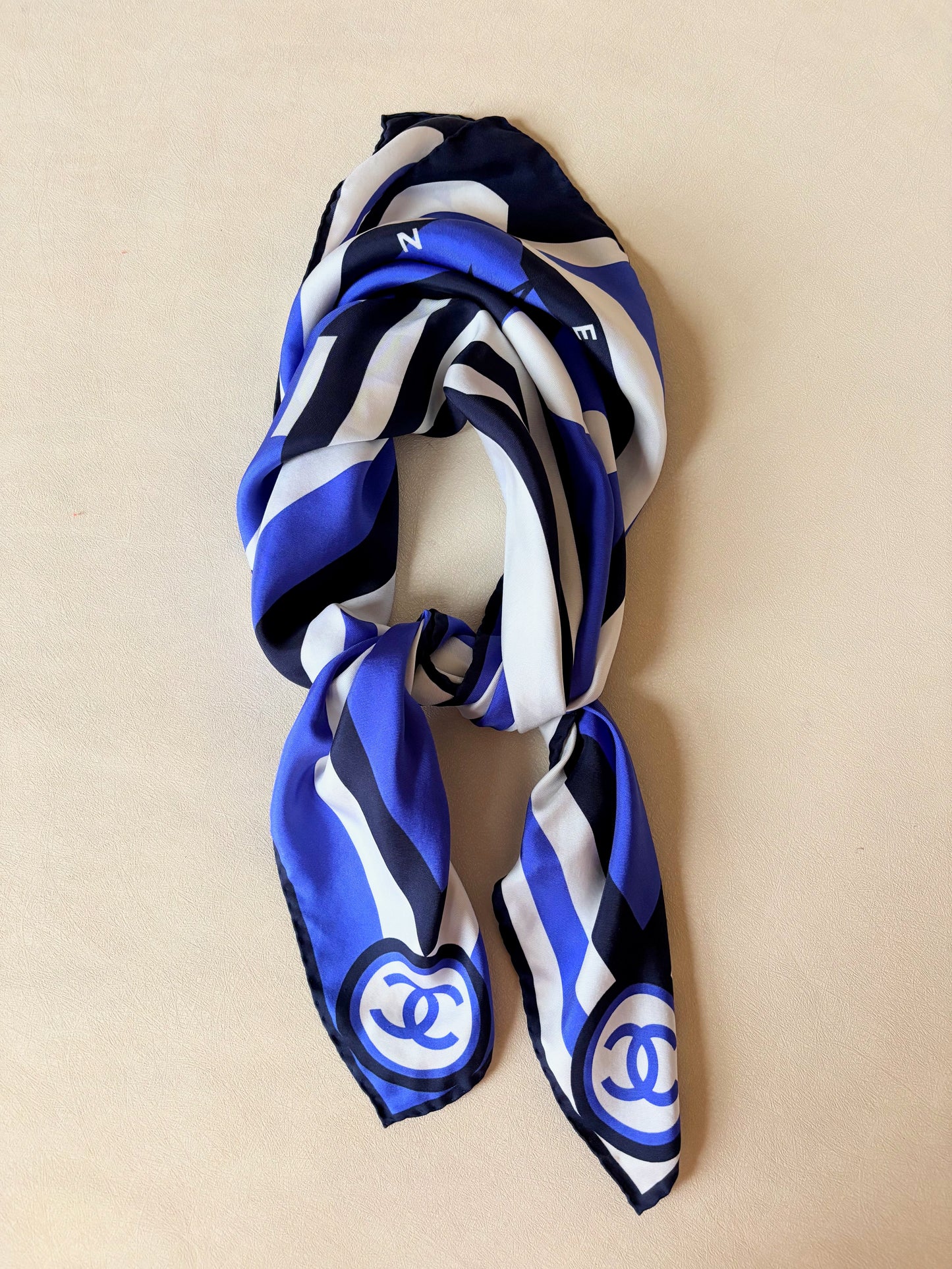 CHANEL Foulard en soie