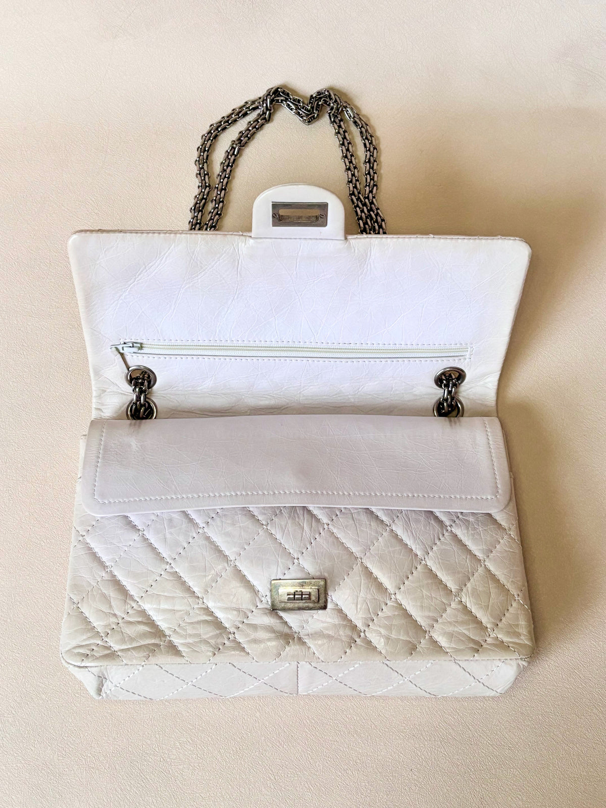 CHANEL Sac 2.55 Cuir blanc