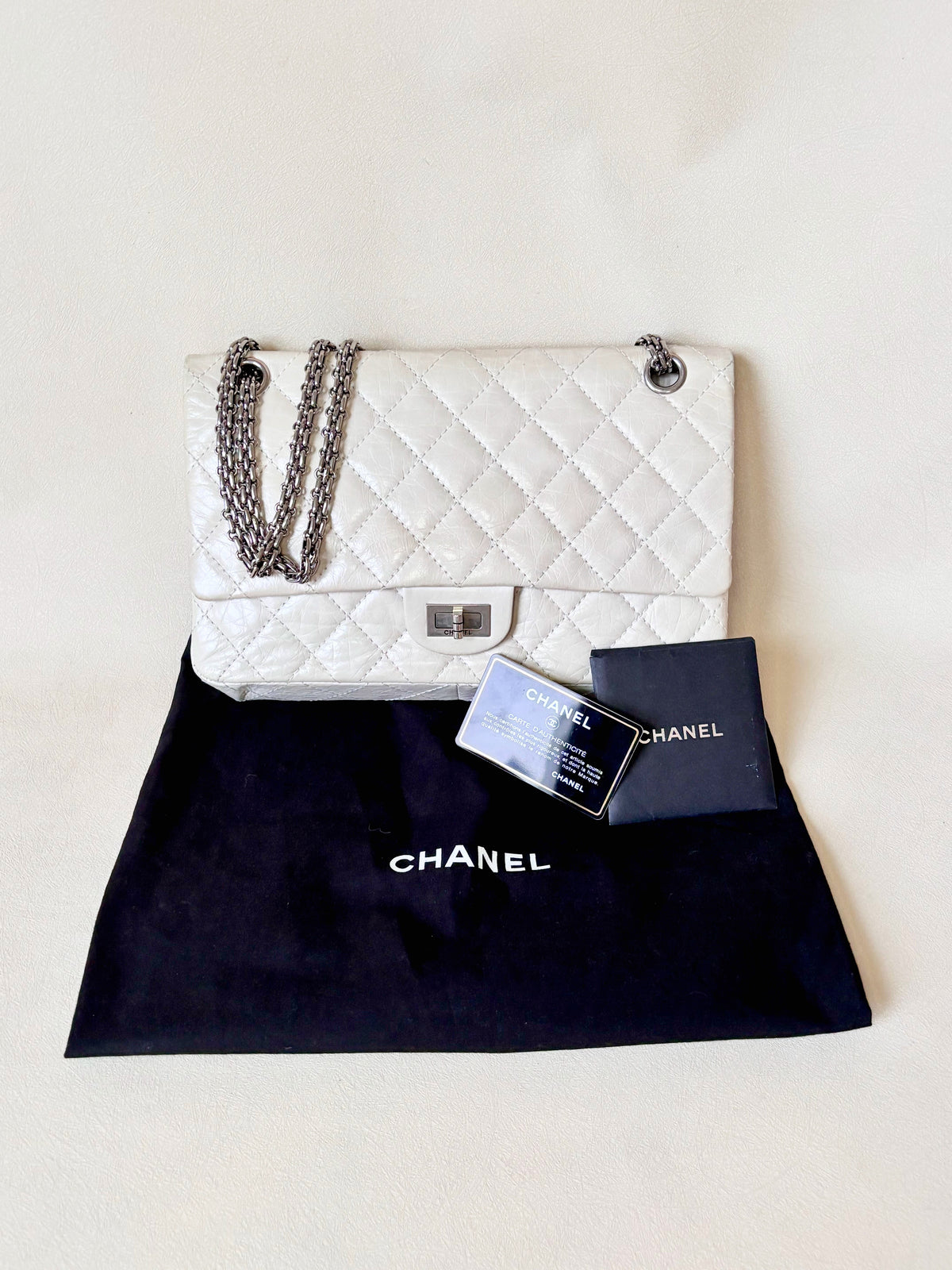 CHANEL Sac 2.55 Cuir blanc