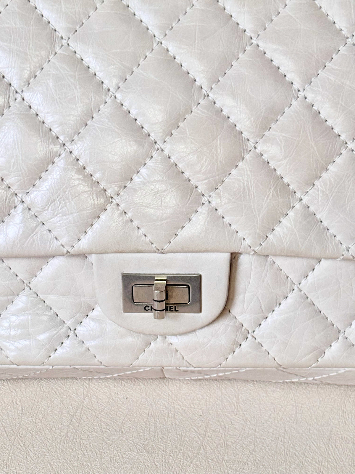 CHANEL Sac 2.55 Cuir blanc