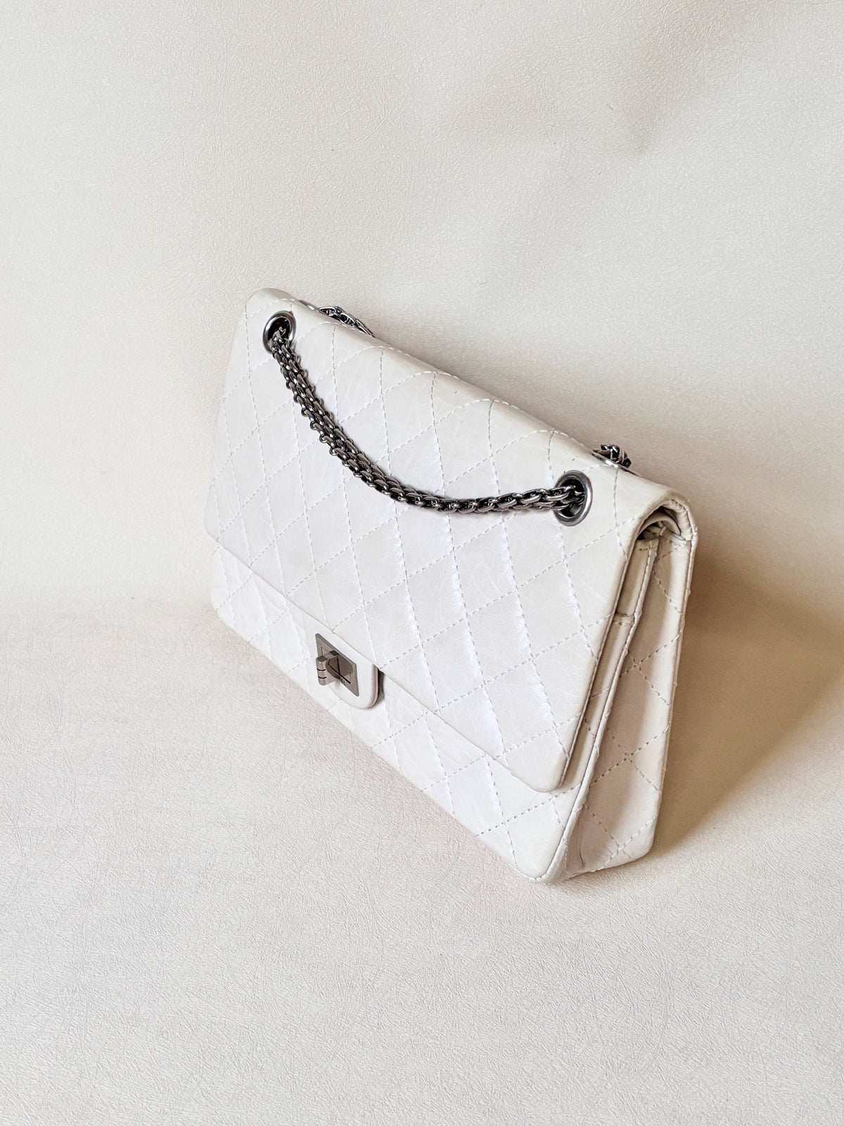 CHANEL Sac 2.55 Cuir blanc