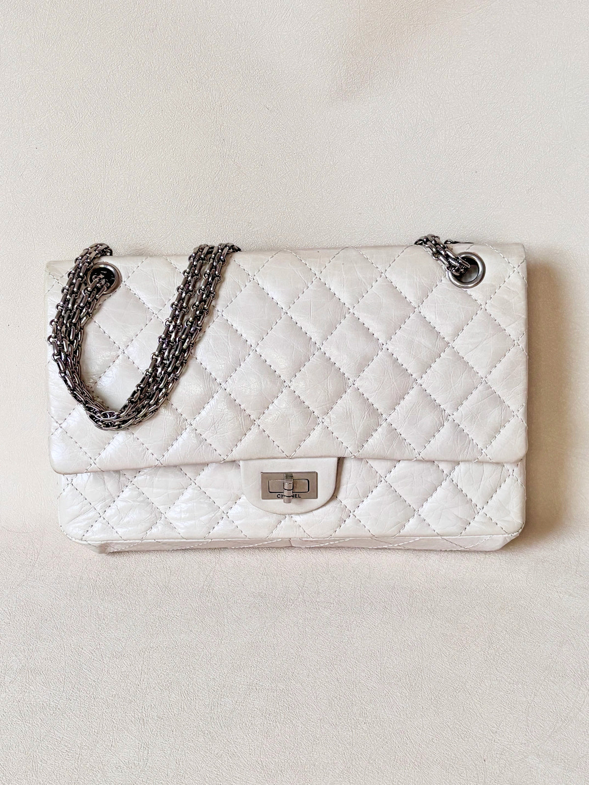 CHANEL Sac 2.55 Cuir blanc