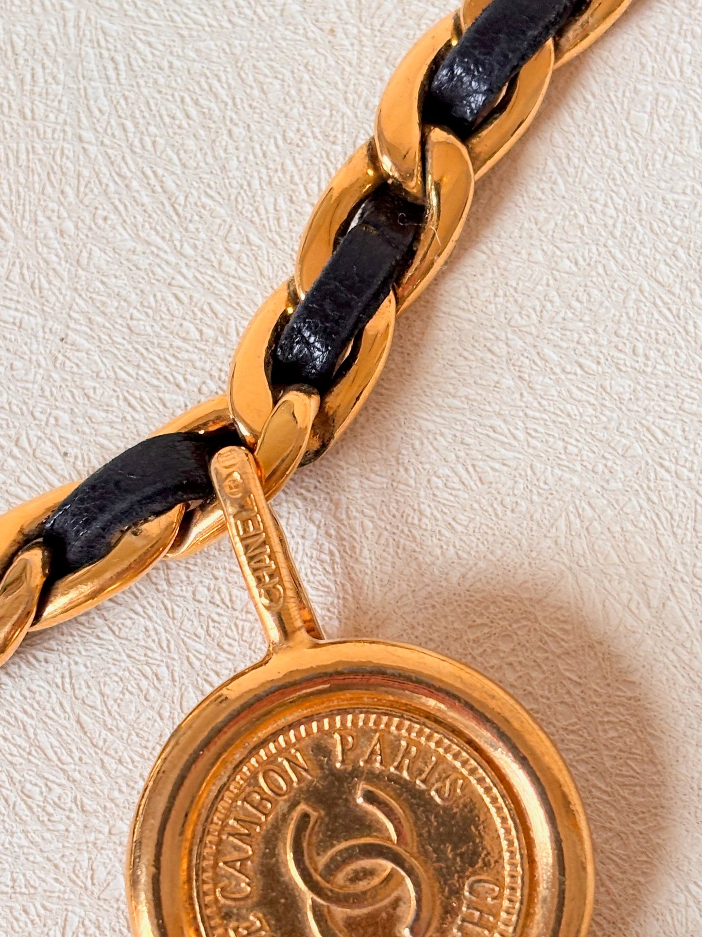 CHANEL Ceinture triple chaîne