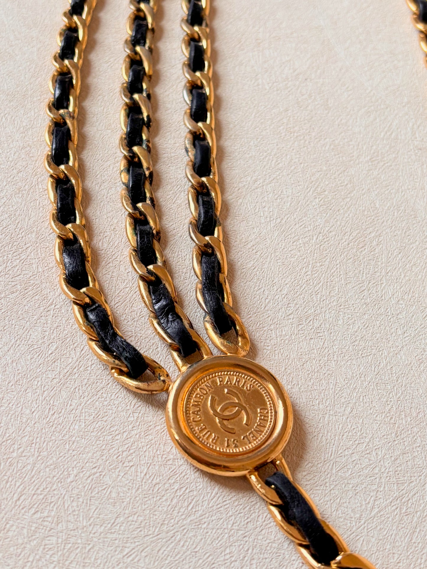 CHANEL Ceinture triple chaîne