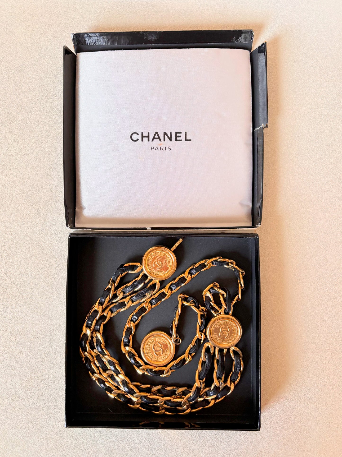CHANEL Ceinture triple chaîne