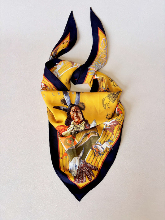 HERMÈS Foulard Pointu