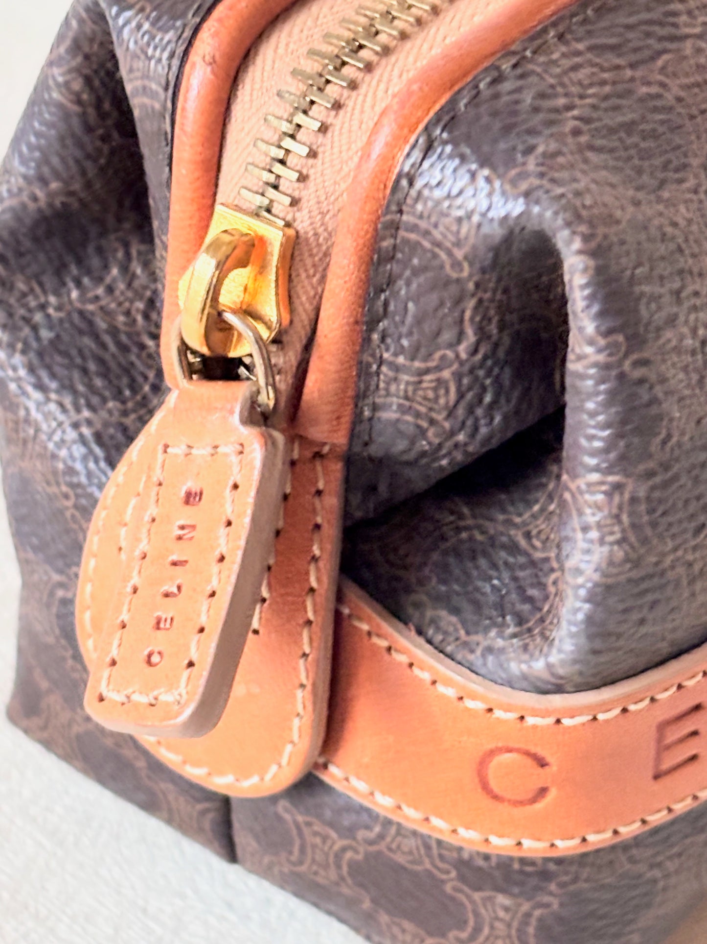 CÉLINE Pochette Triomphe
