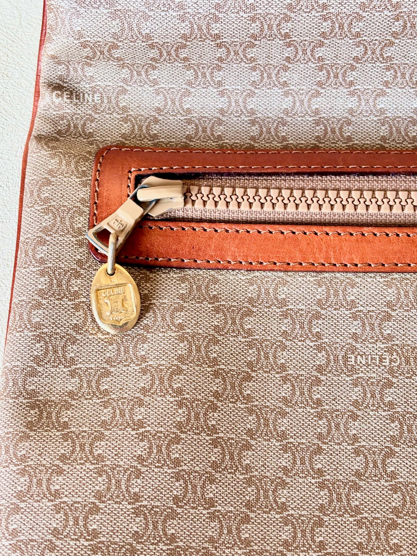 CÉLINE Pochette Triomphe