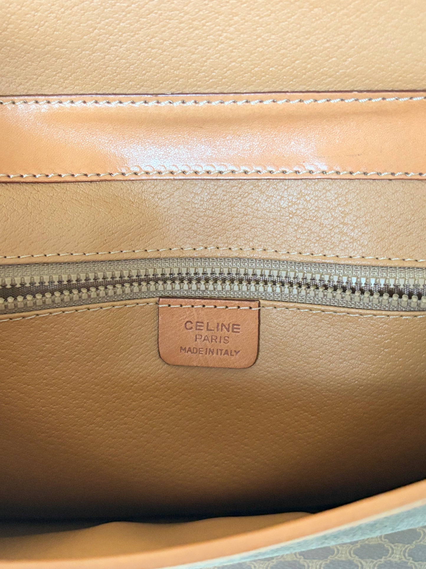 CÉLINE Pochette Triomphe