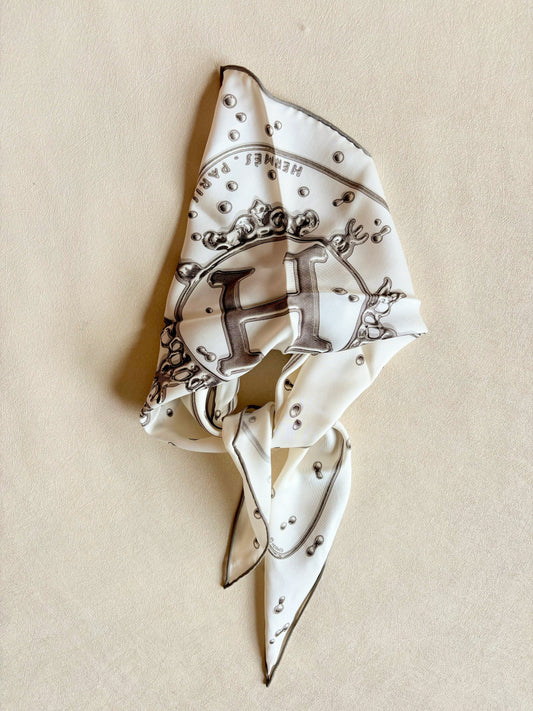 HERMÈS Foulard Pointu