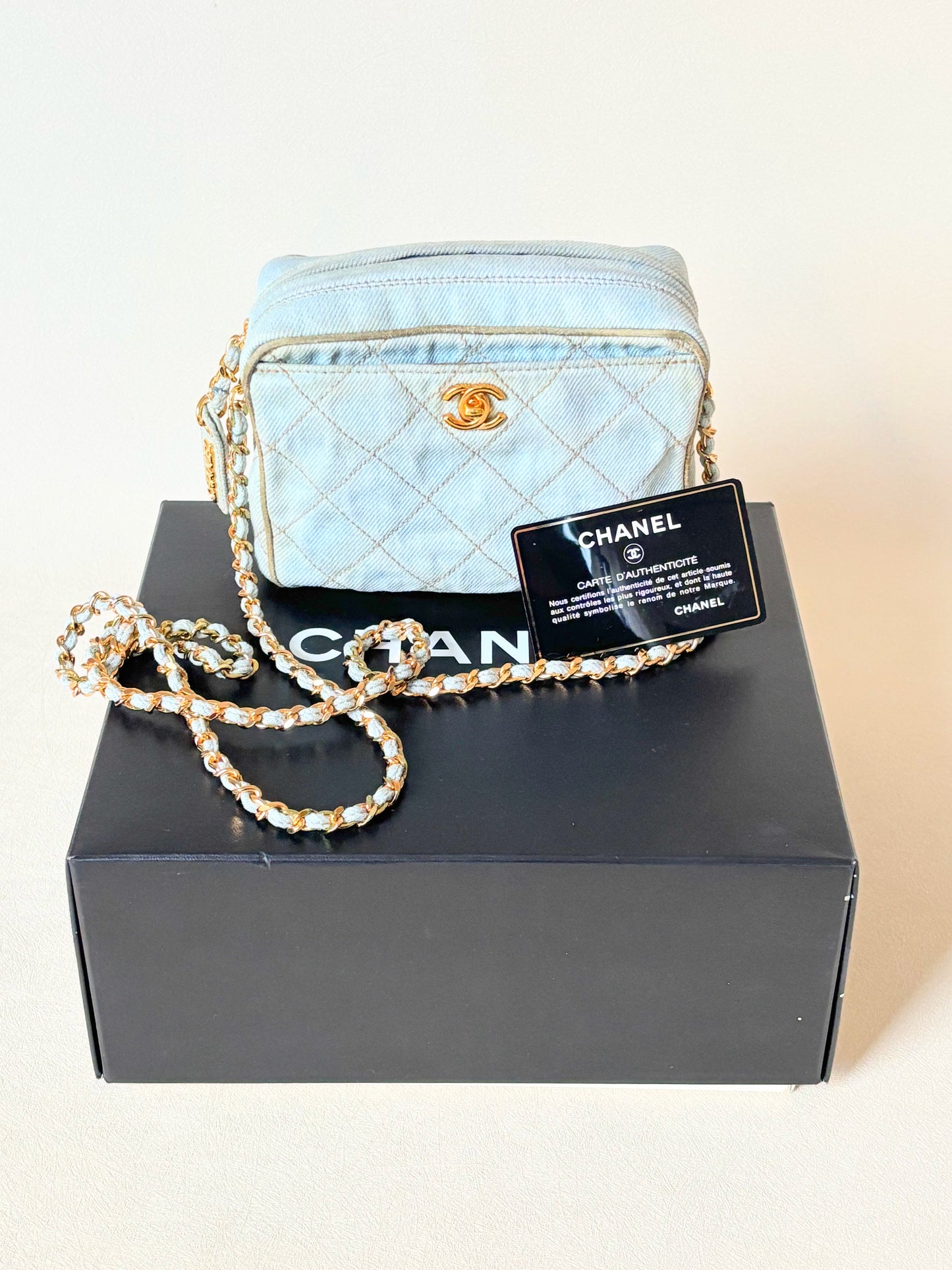 CHANEL Sac Camera Denim