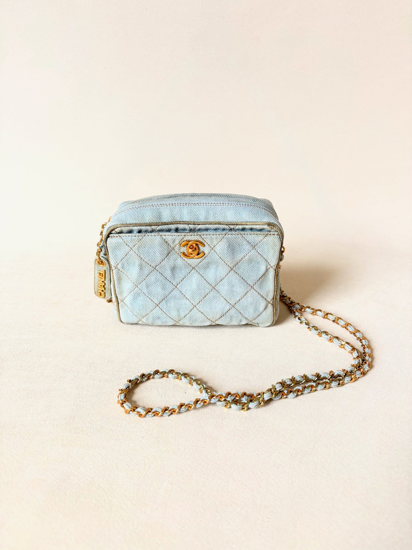 CHANEL Sac Camera Denim