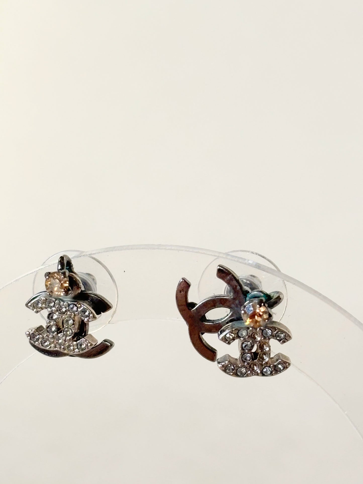 CHANEL Boucles d'oreilles strass