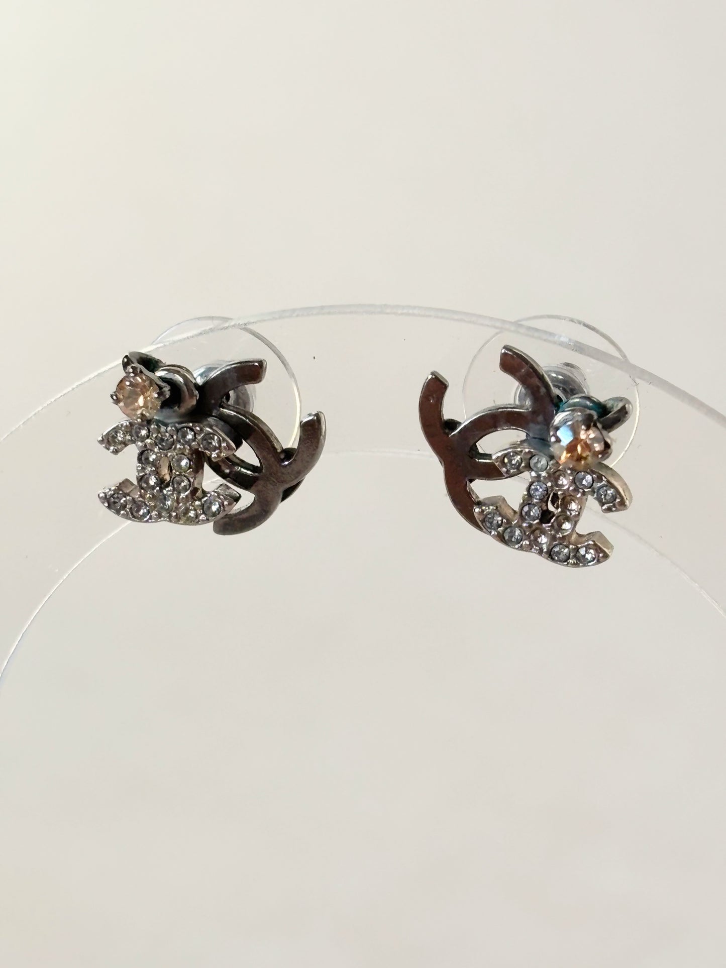 CHANEL Boucles d'oreilles strass