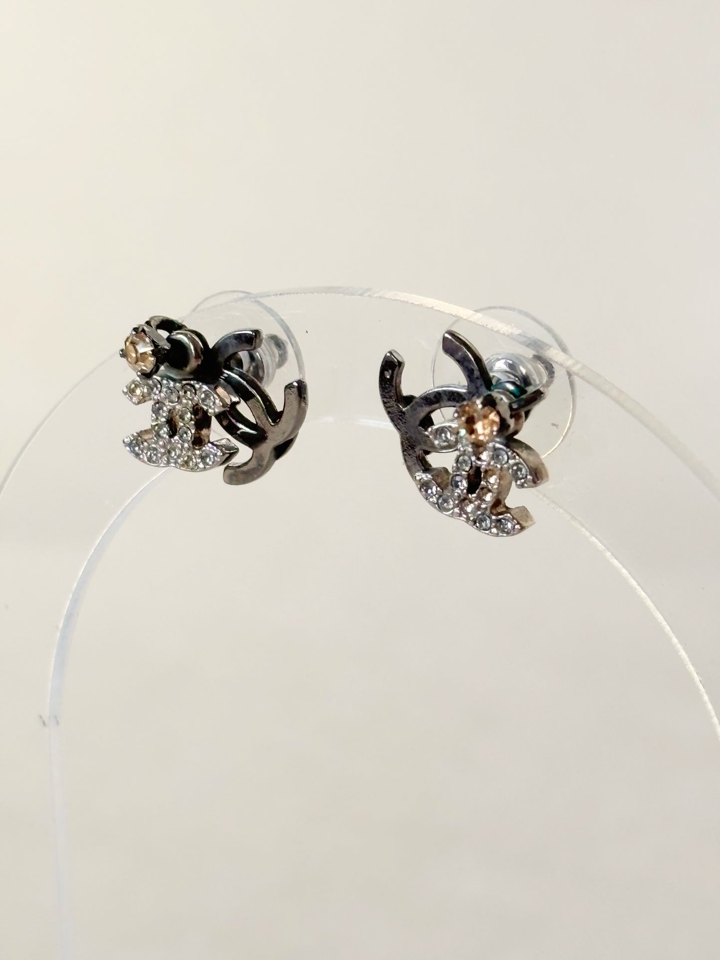 CHANEL Boucles d'oreilles strass